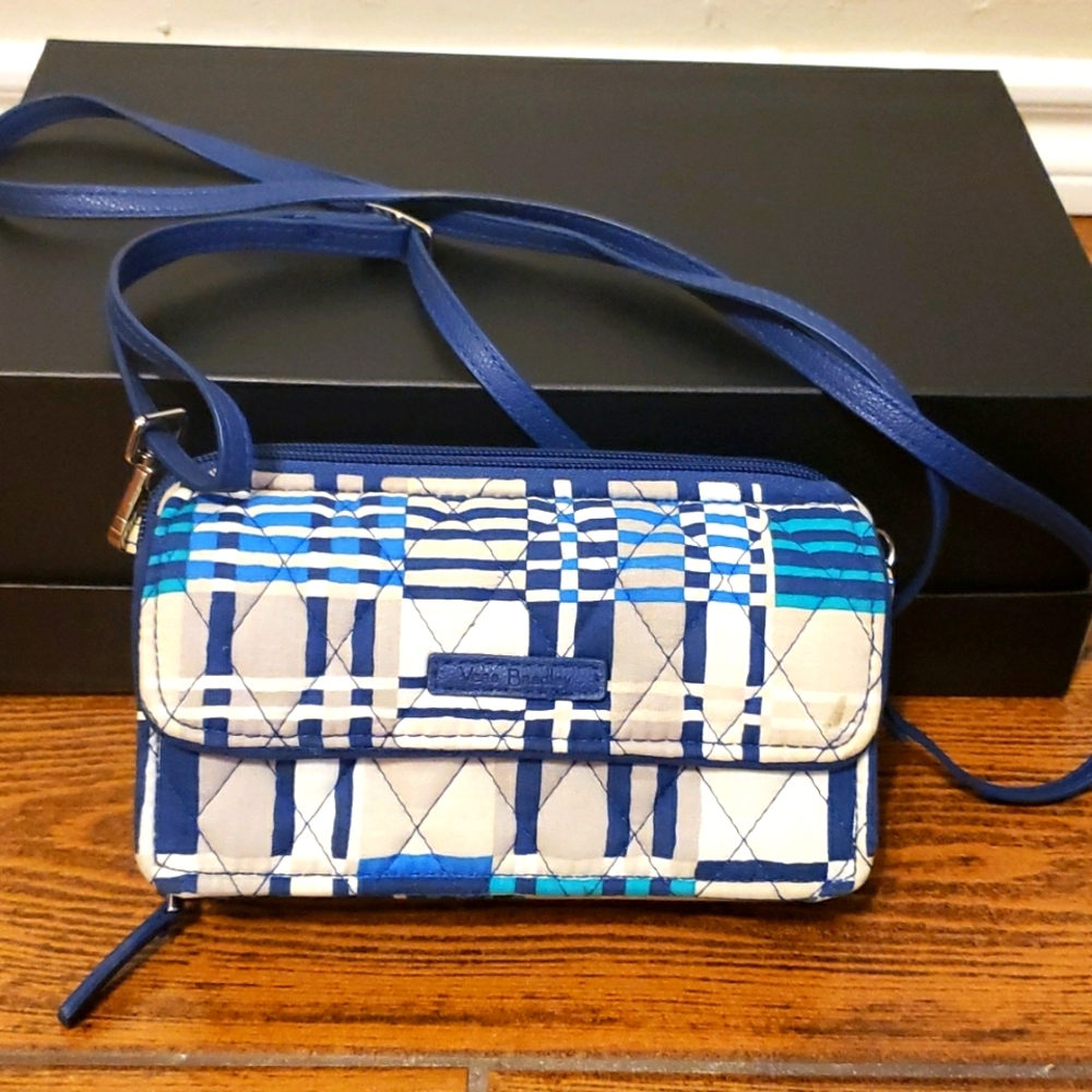 VERA Bradley crossbody wallet/phone case